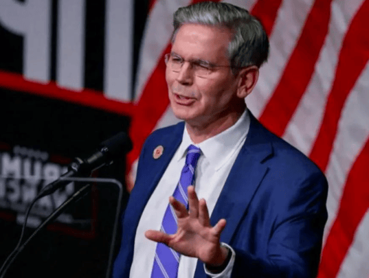 特朗普沒招了？美財(cái)長(zhǎng)拋出更大籌碼<strong></p>
<p>西鳳酒
</strong>，換中方在稀土領(lǐng)域讓步，中國(guó)這一關(guān)，美國(guó)恐怕過不了:西鳳酒
