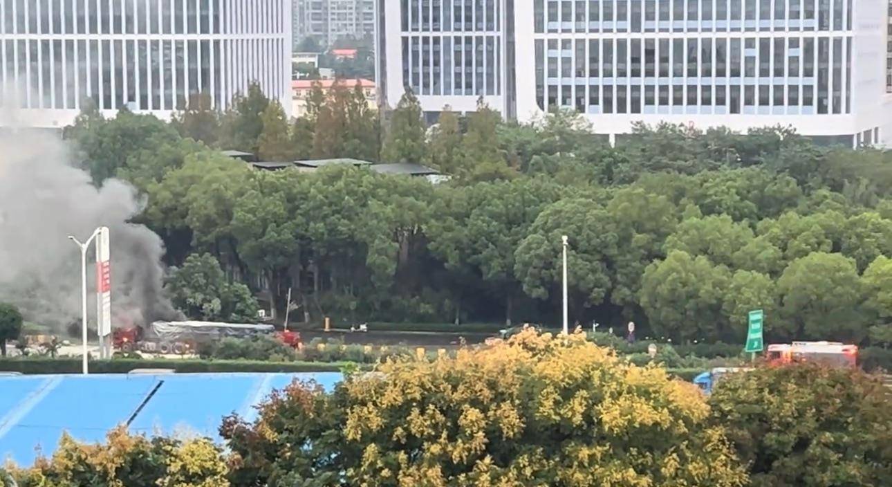 南京清晨突發(fā)巨響驚醒多位市民<strong></p>
<p>西鳳酒
</strong>，官方澄清不是爆炸：系貨車輪胎起火，已撲滅:西鳳酒
