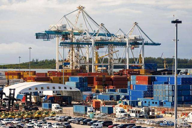 對華征稅500%！美國就差臨門一腳<strong></p>
<p>西鳳酒
</strong>，突然發(fā)現(xiàn)中國還把著一個命門:西鳳酒
