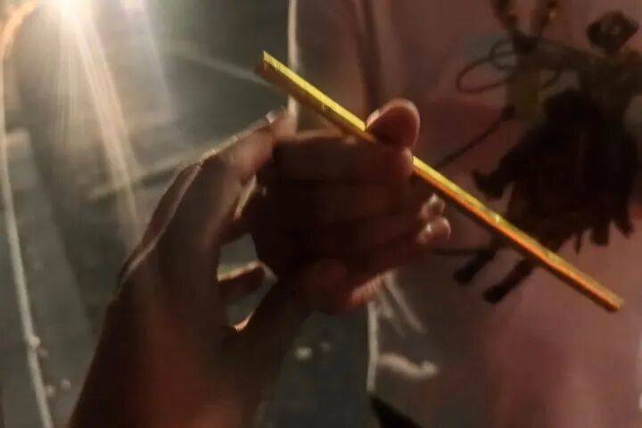 “要跪搓衣板了！”浙江男子用100克黃金打吸管喝奶茶，凌晨在街頭丟了……:西鳳酒
