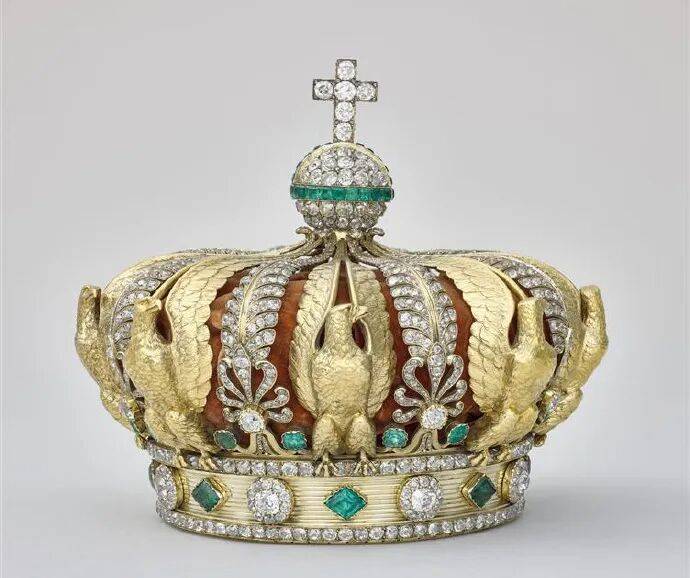 法國盧浮宮多件藏品被盜最新消息：一件文物在博物館外被發(fā)現(xiàn)時已損毀<strong></p>
<p>西鳳酒
</strong>，疑為歐仁妮皇后的皇冠:西鳳酒
