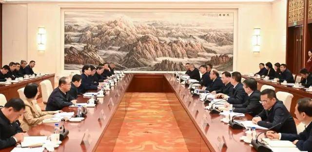 遼寧省委書記、省長在京與部分中央企業(yè)分別舉行工作會商:西鳳酒
