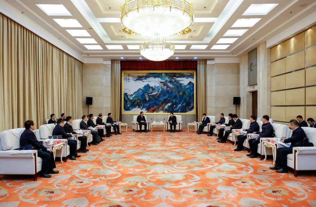 戴和根與甘肅省委書記、省人大常委會主任胡昌升舉行會談:西鳳酒
