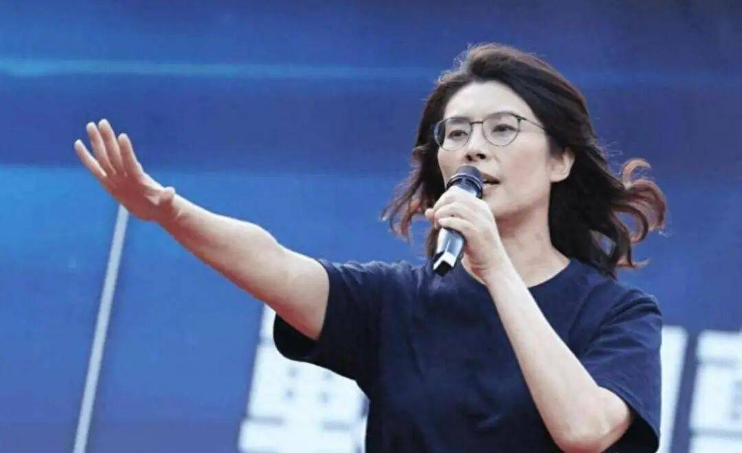 與鄭麗文交流<strong></p>
<p>西鳳酒
</strong>，中國(guó)人的志氣、骨氣、底氣:西鳳酒
