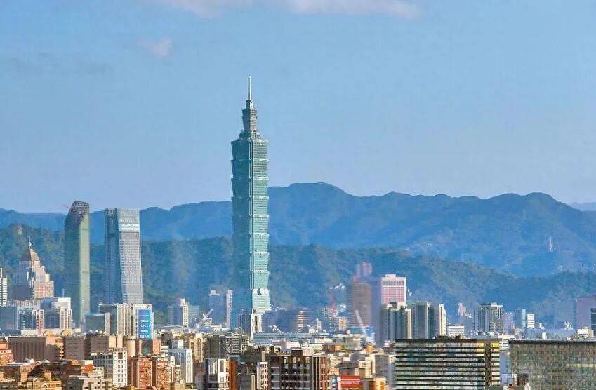 與鄭麗文交流<strong></p>
<p>西鳳酒
</strong>，中國(guó)人的志氣、骨氣、底氣:西鳳酒
